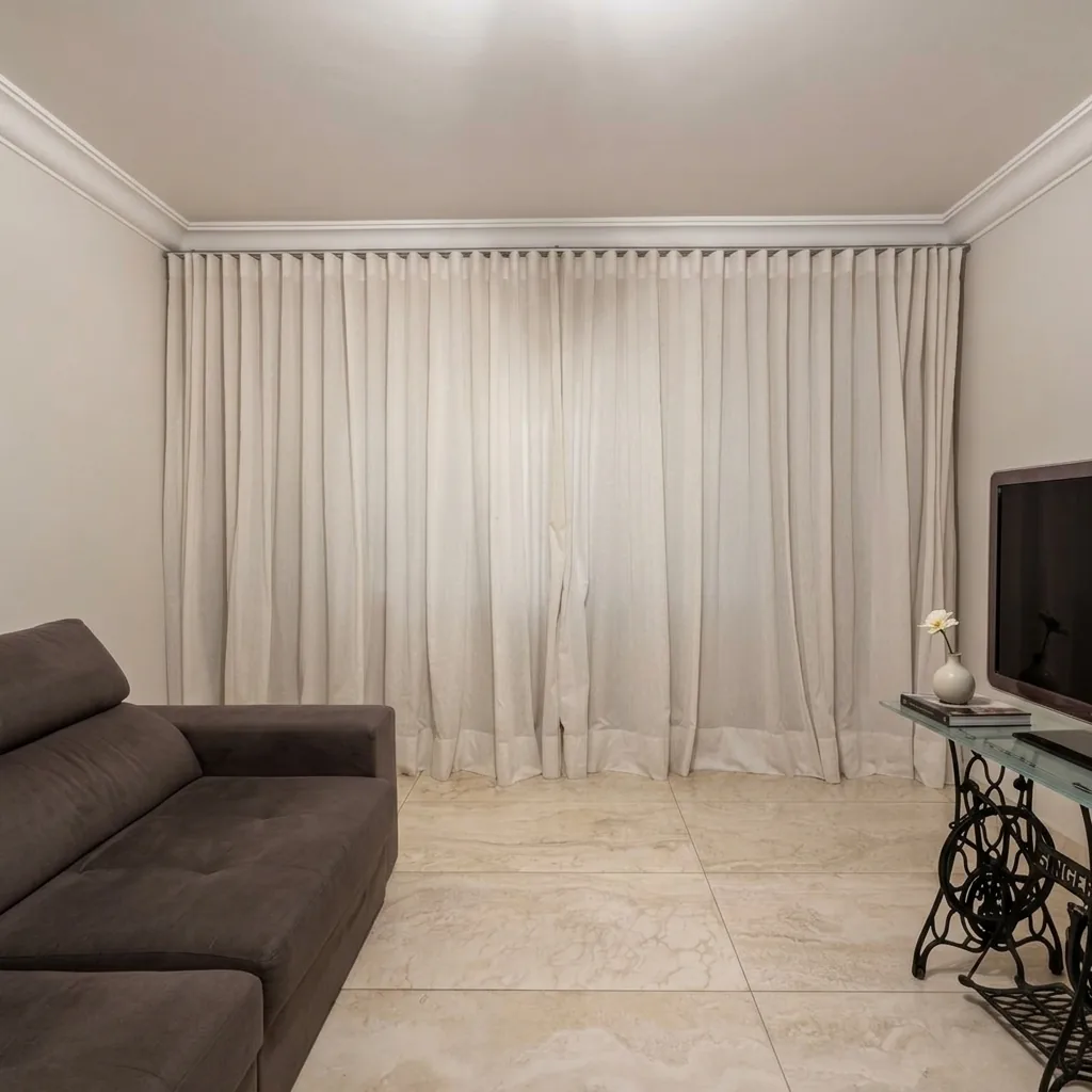 Cortinas de tecido em vão amplo