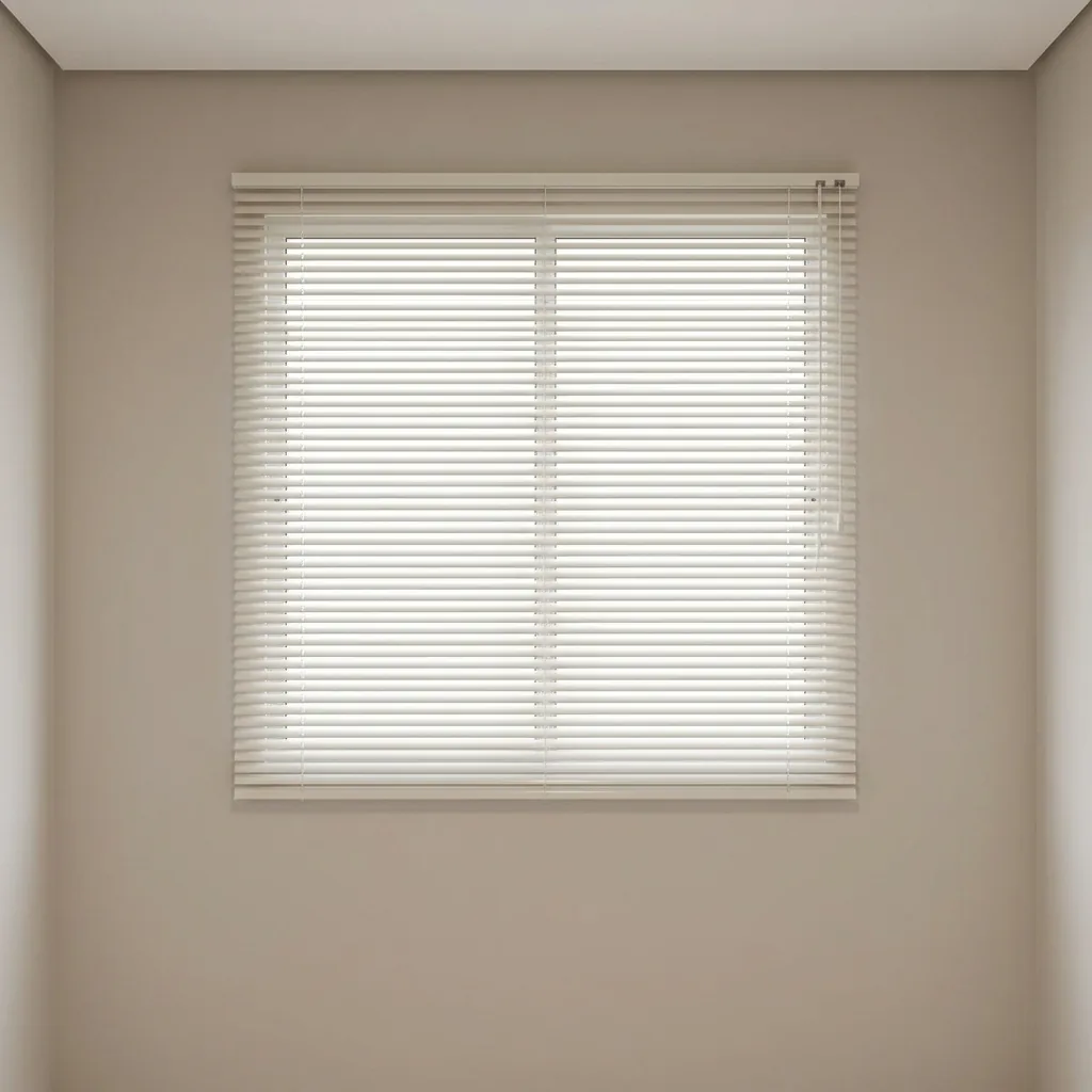 Persiana horizontal bege em ambiente neutro