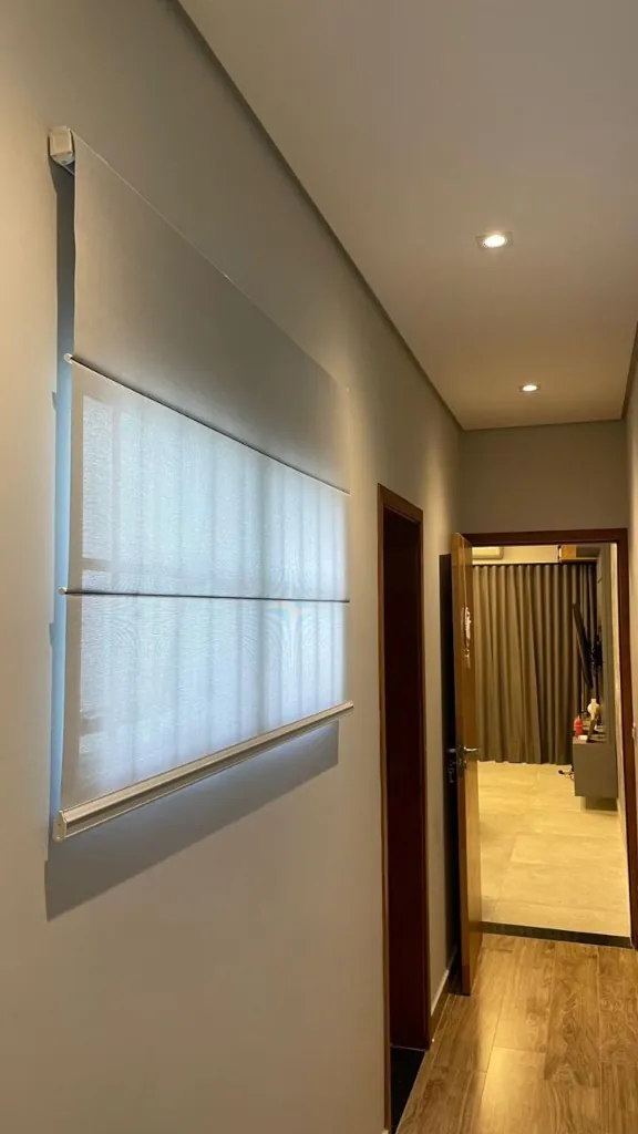 Persiana romana instalada em janela em Piracicaba